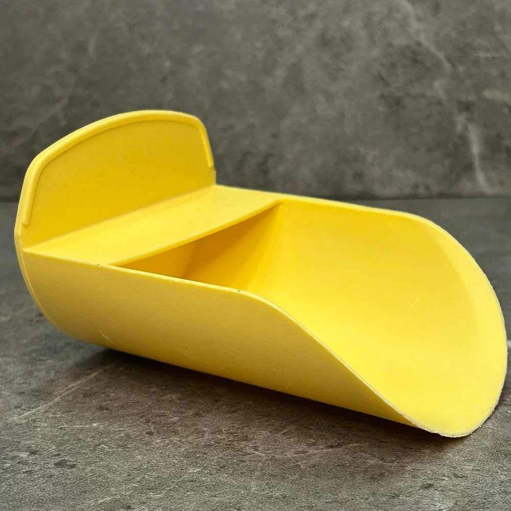 Vintage Tupperware Yellow Flour Sugar Scoop 292-17 Retro Kitchen Tool
